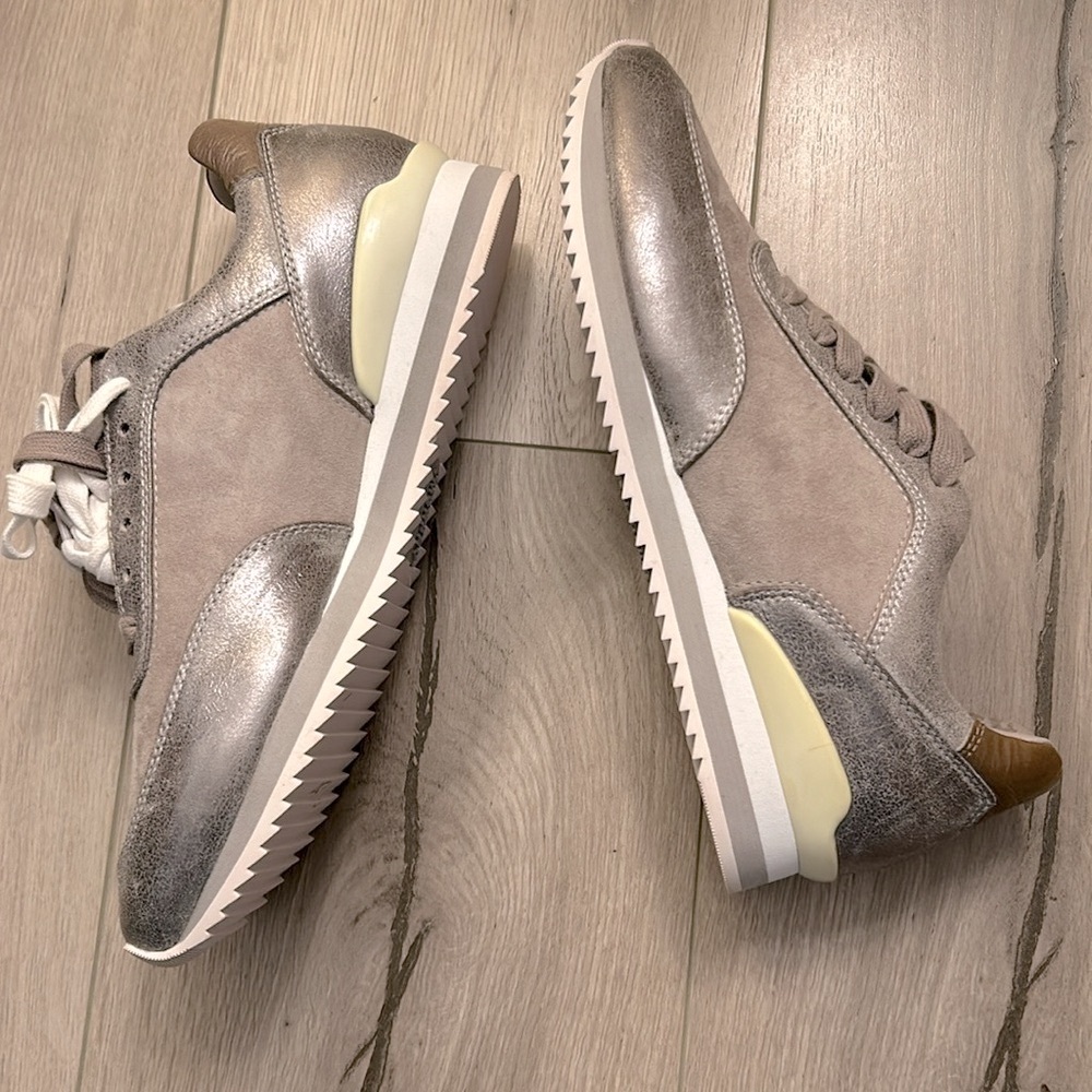 New Johnston & Murphy Gray + White Silver Athletic Lace Up Sneakers - Picture 3 of 17